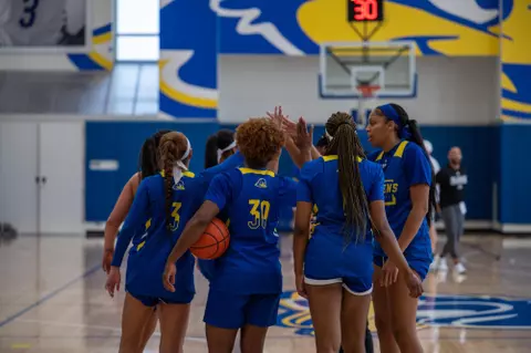 2022-23 WBB Practice Huddle