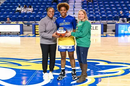 Jewel Smalls 1,000-point ball