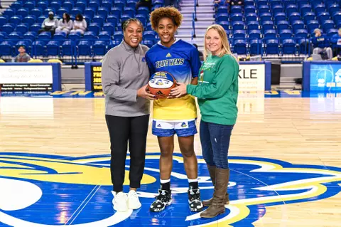 Jewel Smalls 1,000-point ball
