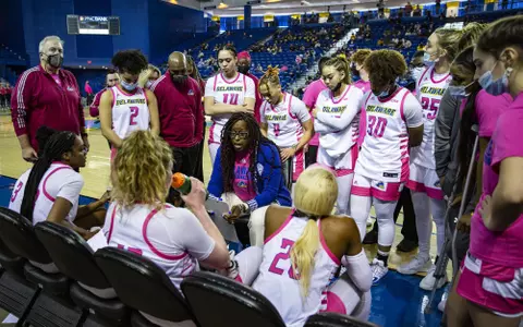 2021-22 WBB Team Huddle