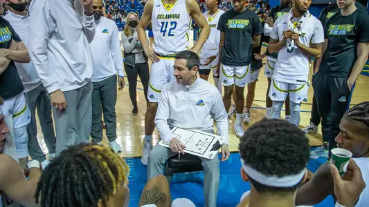 mbb22-huddle-uncw