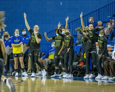 WBB Bench Celebration 2021-22