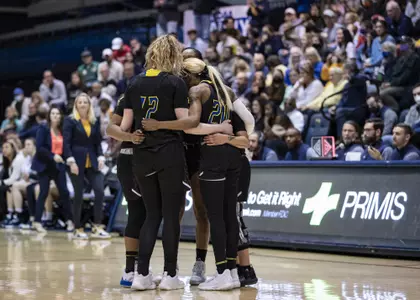 2021-22 WBB Huddle