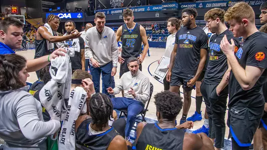 mbb22-huddle-drexelcaa