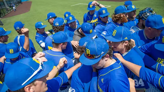 base22-huddle2-uncw