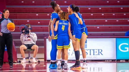 WBB Huddle vs Charleston
