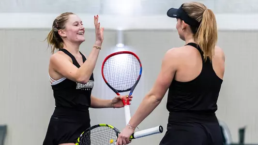 Katie Dollens, Lara Russiniello