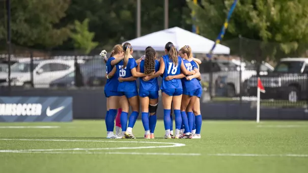 women's soccer huddle