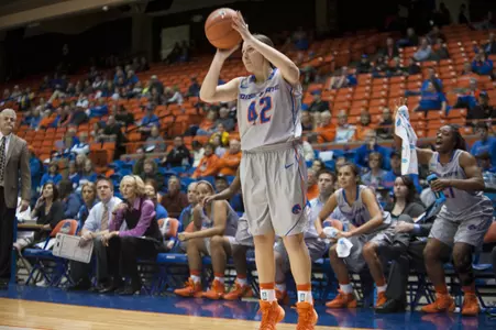 Kayla Reinhart nails five 3-pointers
