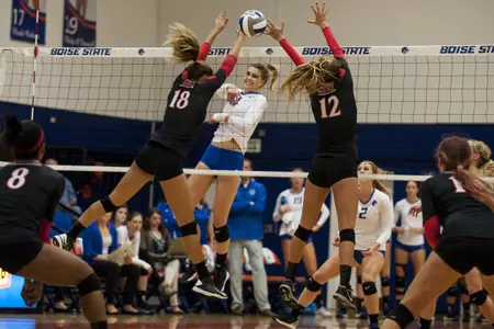 Kaitlyn Oliver had seven kills and four blocks.
