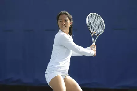 Bobbi Oshiro won No. 4 singles.