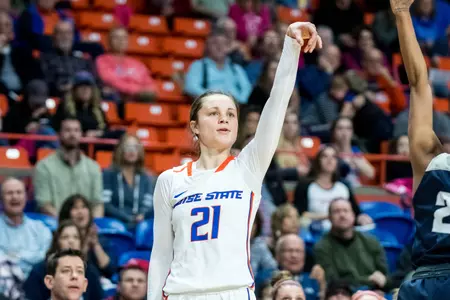 Riley Lupfer, Women's Basketball vs. Utah State, Brooke Sutton Phot