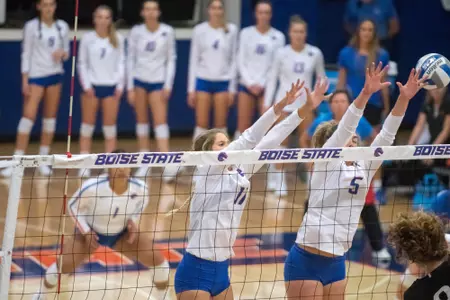 Boise State Volleyball vs. University of Washington, Brooke Sutton Photo