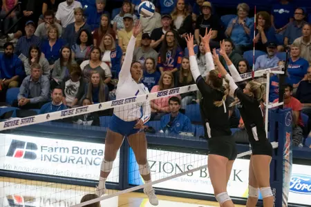Boise State Volleyball vs. University of Washington, Brooke Sutton Photo