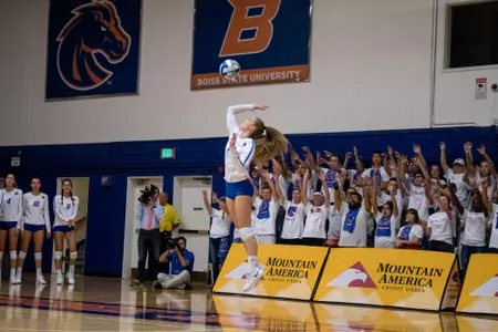 Boise State Volleyball vs. University of Washington, Brooke Sutton Photo
