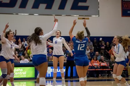 Boise State Volleyball vs. University of Washington, Brooke Sutton Photo