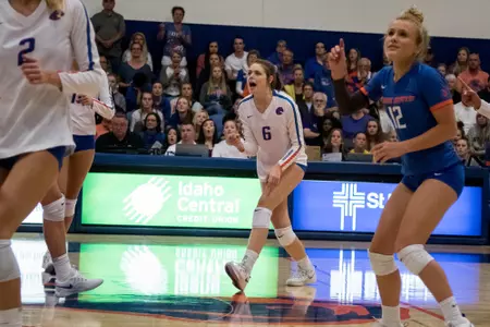 Boise State Volleyball vs. University of Washington, Brooke Sutton Photo