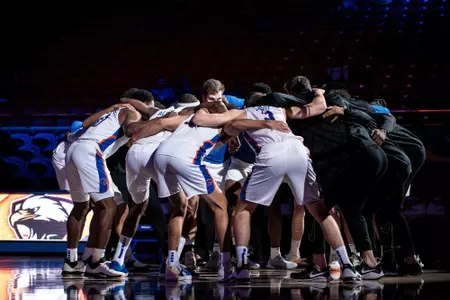 Men's Basketball Team Huddle 103119