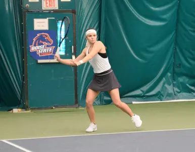 Lilian Poling returns the ball.