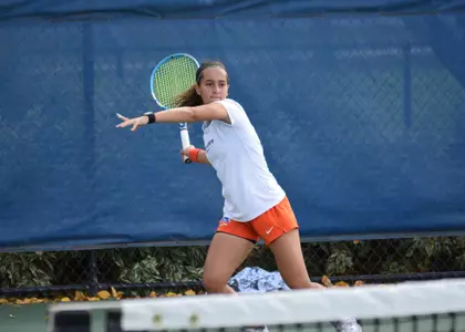 Nicole Discenza returns the ball.