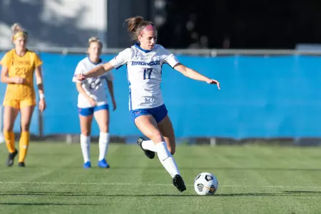 Boise State soccer player Keile Hansen takes a shot.