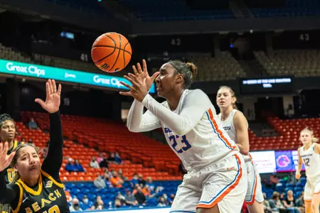 Elodie Lalotte 2021-22 Action vs Long Beach State