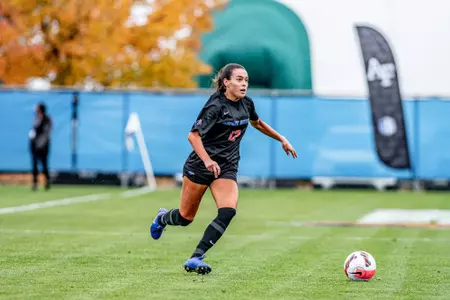 Boise State soccer player Dorian Goodwin chases down the ball.