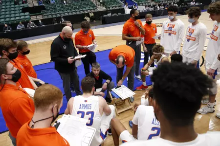 Team Huddle vs SMU 2021