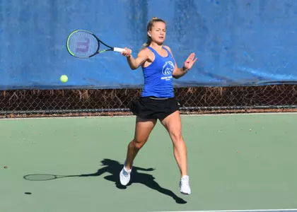 Pauline Ernstberger returns the ball.