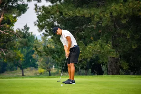 Skylar Eubank on a putt.