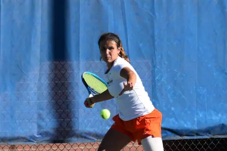 Ana Conde Vendrell returns the ball.