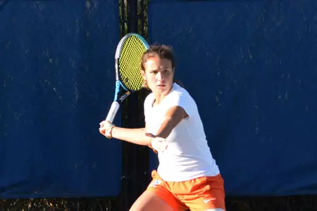 Ana Conde Vendrell returns the ball.