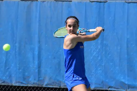 Nicole Discenza returns the ball.