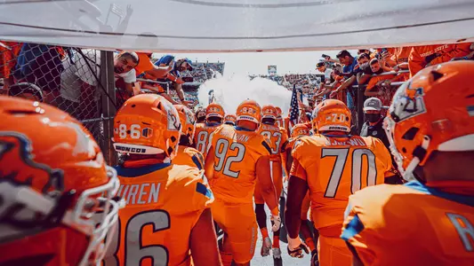 Football Tunnel Action