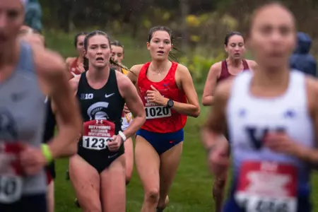 Hanna Ackermann running.