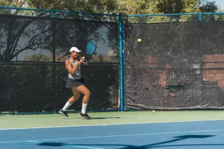 Lorelyz Marruffo rallying the ball back.