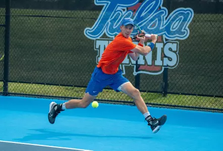 Sam Sippel returning a shot during the ITA All-American Championships in 2023.