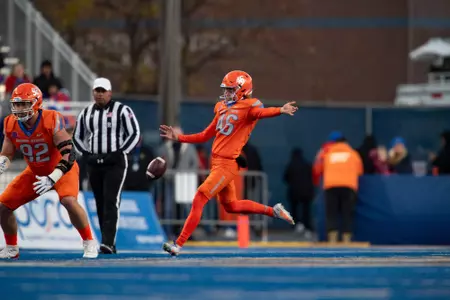 James Ferguson-Reynolds punting vs. Wyoming