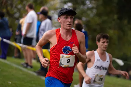 Matty Mackay running at the Roy Griak Invitational
