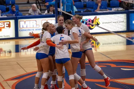 Team huddle during the New Mexico match, Nov. 2, 2023