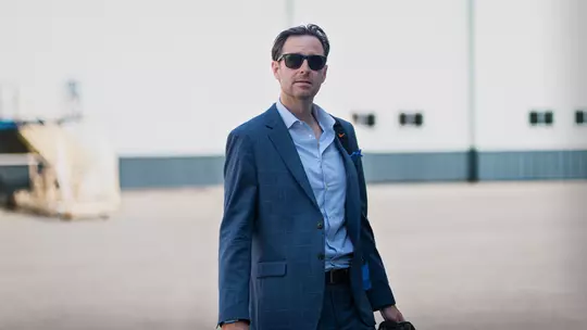 Jeramiah Dickey boarding plane