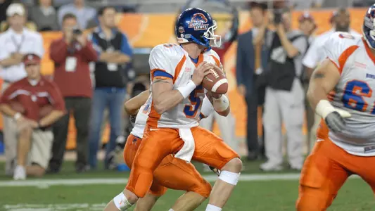 Jared Zabransky sets up to pas