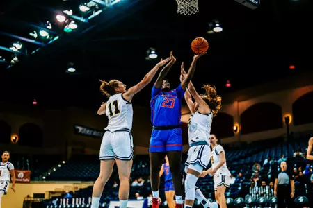 Elodie Lalotte attempts a layup against UC San Diego