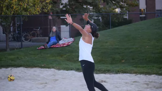 Emilia Guerra-Acuna serves the ball at the Boise State Pairs Classic (Oct. 14, 2022)