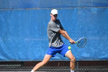 Sam Sippel returns a volley during the Dar Walters Fall Classic in 2022.