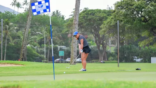 Leia Chug hits a golf ball at the Aunenue Spring Breal Classic