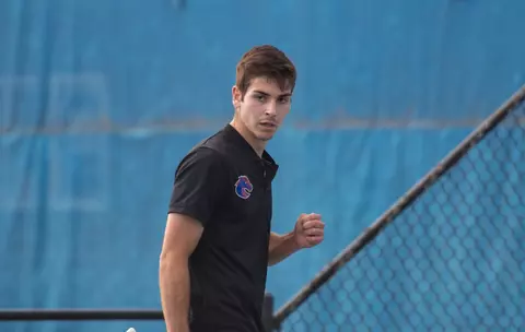 Photo of Simon Arca Costas who recorded his 100th career singles victory against the Lobos.