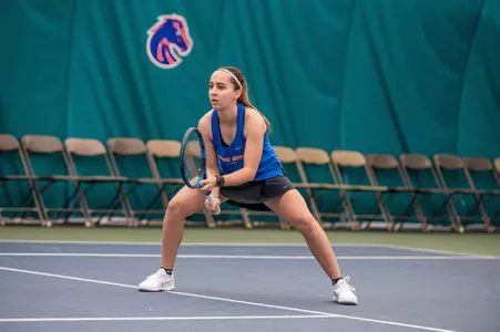Nicole Discenza awaits a serve.