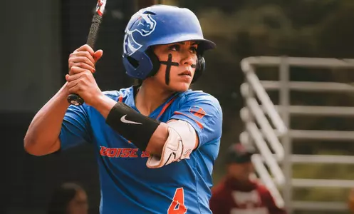 Eliyah Flores at bat in the 2023 season.