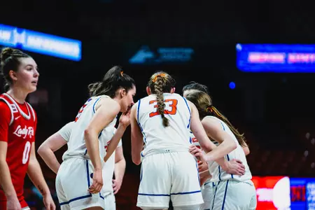 Boise State women's basketball huddles up against UNLV.